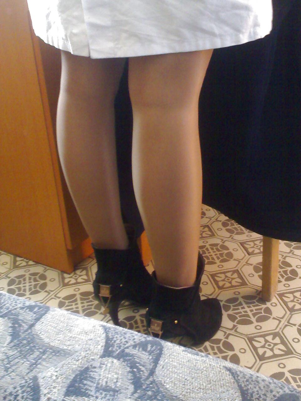 23P Ex-girlfriend legs, pantyhose and cum on her heels
