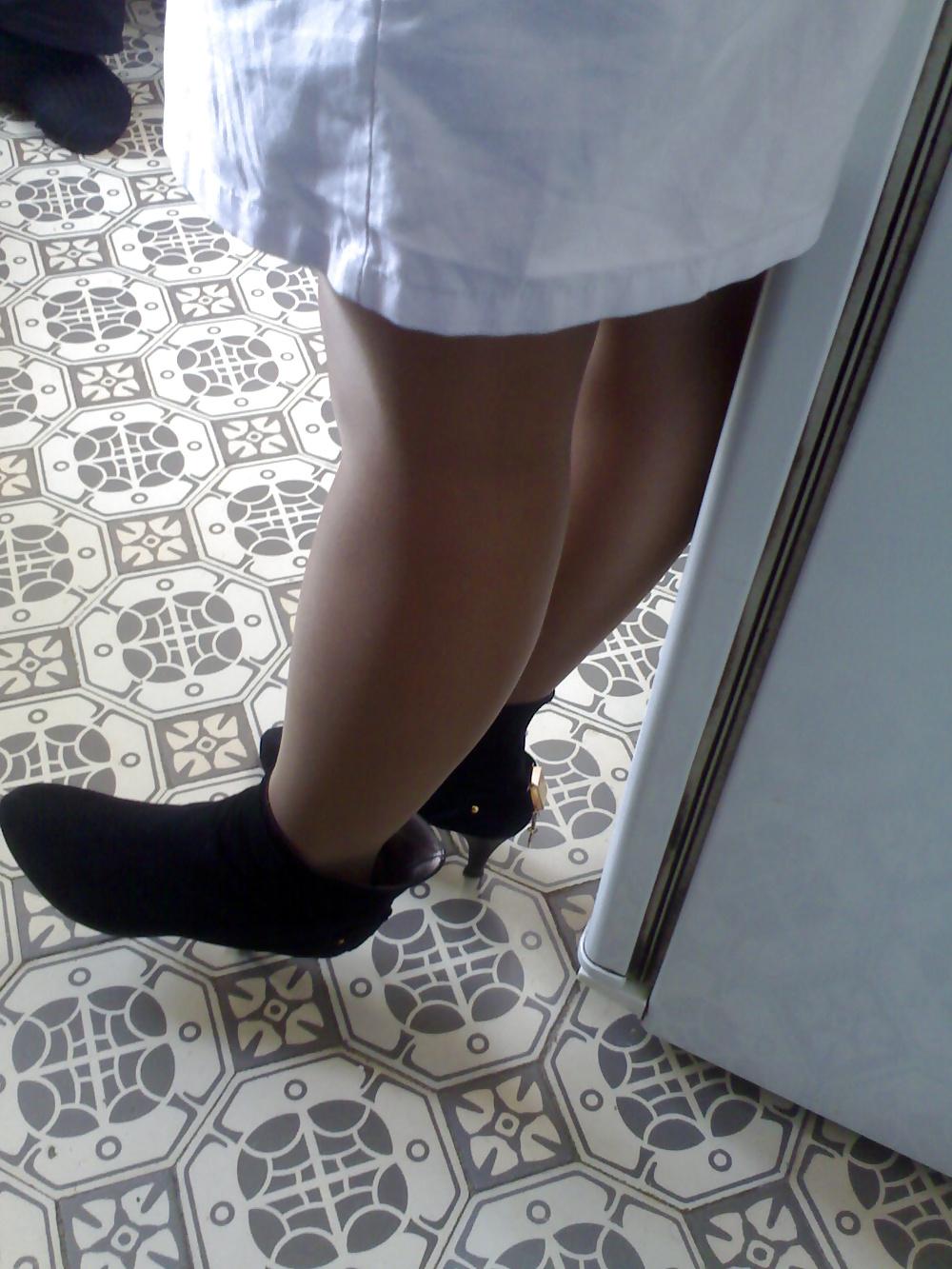 23P Ex-girlfriend legs, pantyhose and cum on her heels