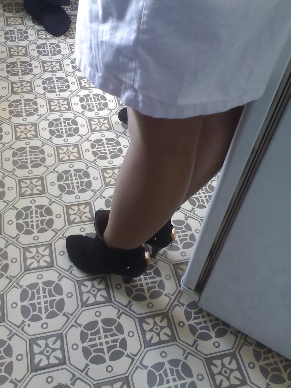 23P Ex-girlfriend legs, pantyhose and cum on her heels