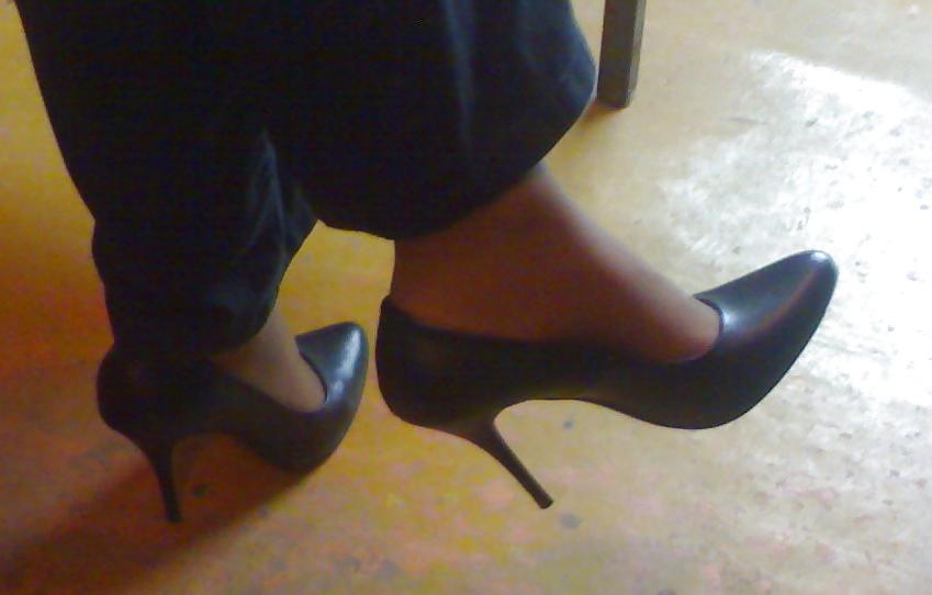 23P Ex-girlfriend legs, pantyhose and cum on her heels