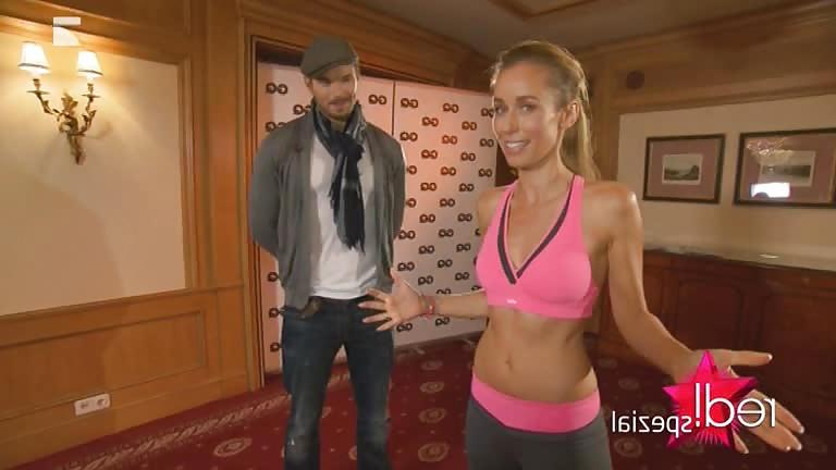 14P Annemarie Warnkross Carpendale - Sexy belly pictures
