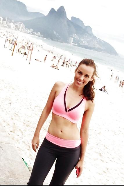 14P Annemarie Warnkross Carpendale - Sexy belly pictures