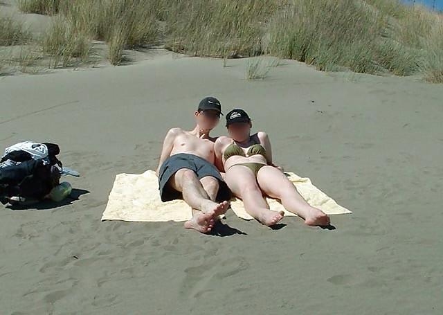 12P Couple a la plage