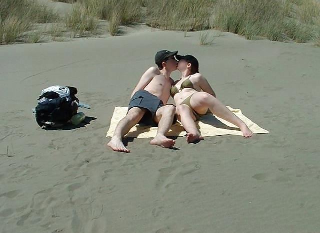 12P Couple a la plage