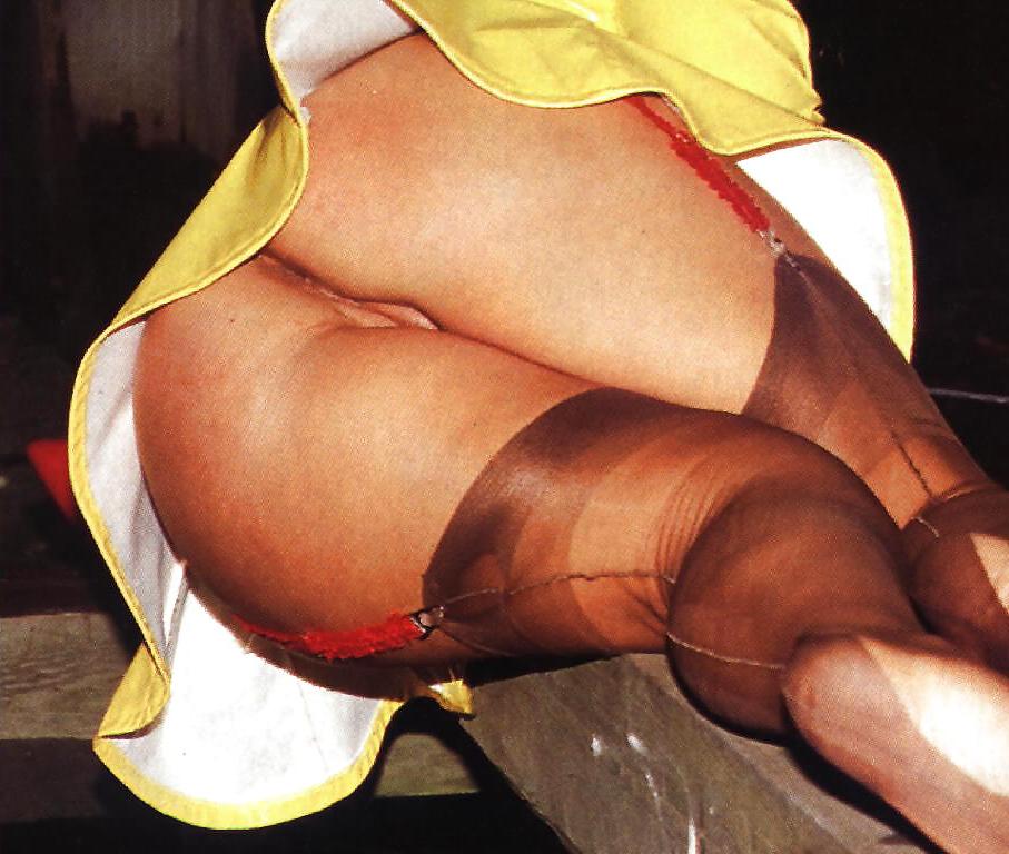 25P From LEG SHOW MAGAZINE