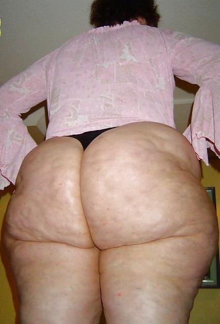 7P Large Mature In Hot Pants
