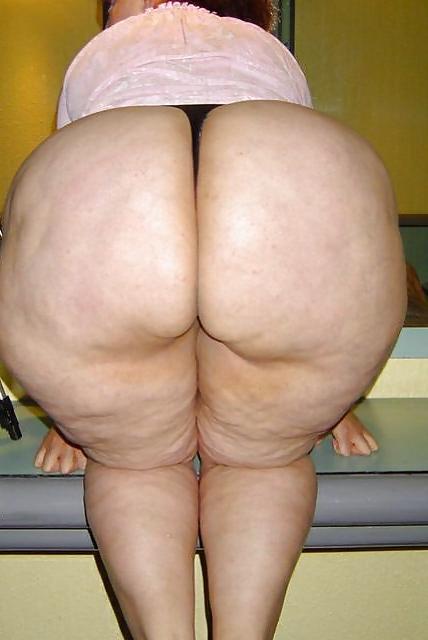 7P Large Mature In Hot Pants
