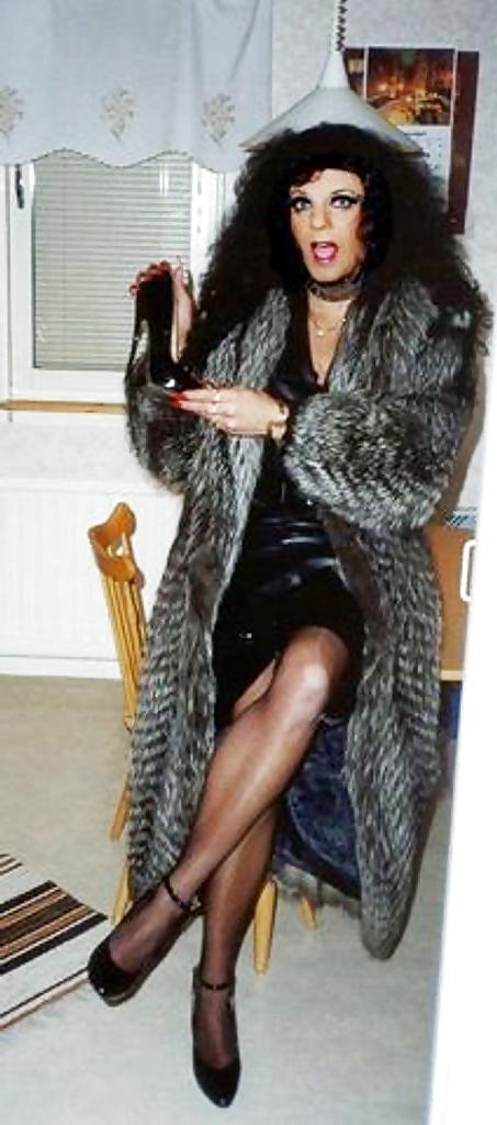 25P T-Girls in fur 3