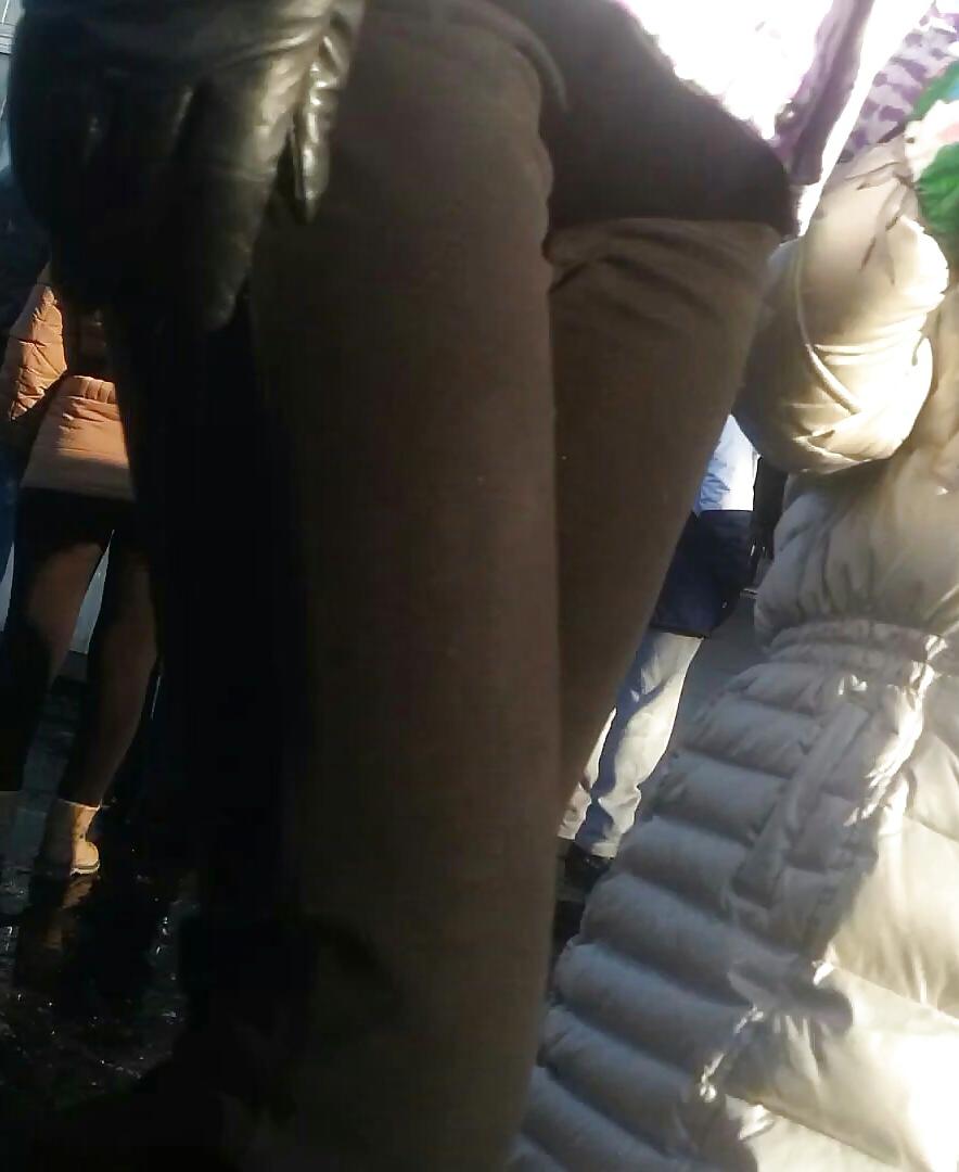 25P Spy sexy women cameltoe romanian