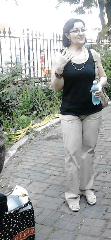 25P Spy sexy women cameltoe romanian