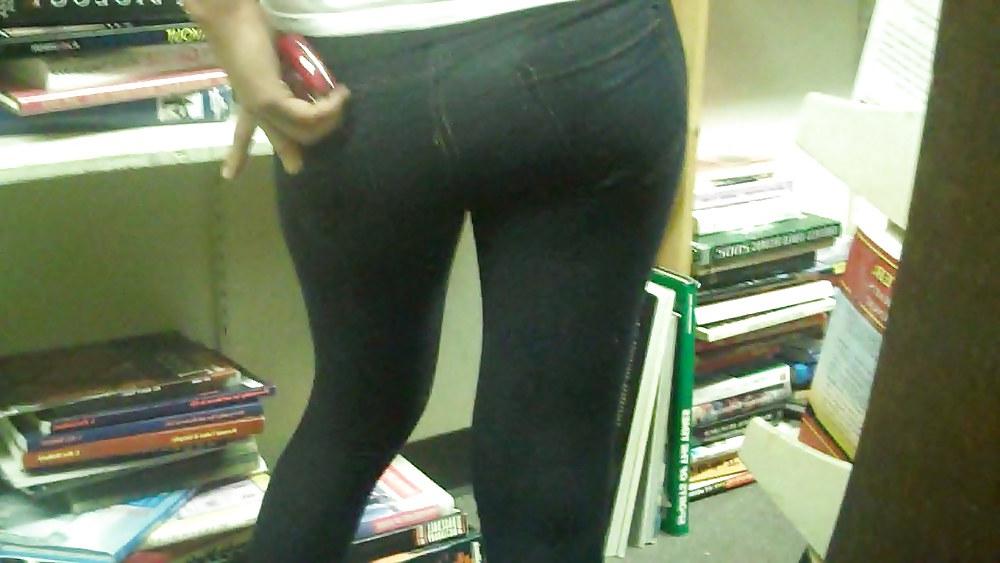 25P Public butts and ass in tight jeans