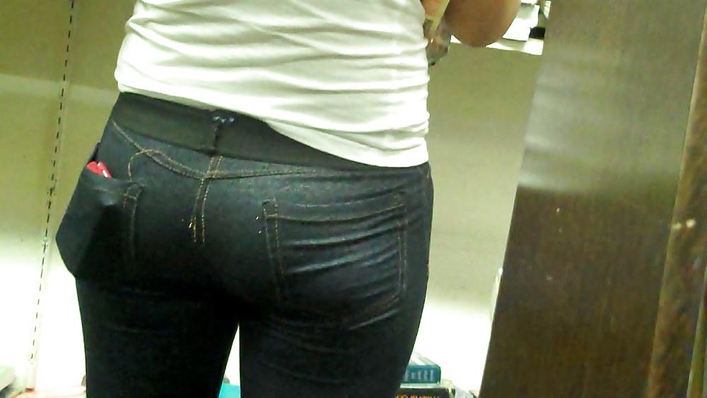 25P Public butts and ass in tight jeans