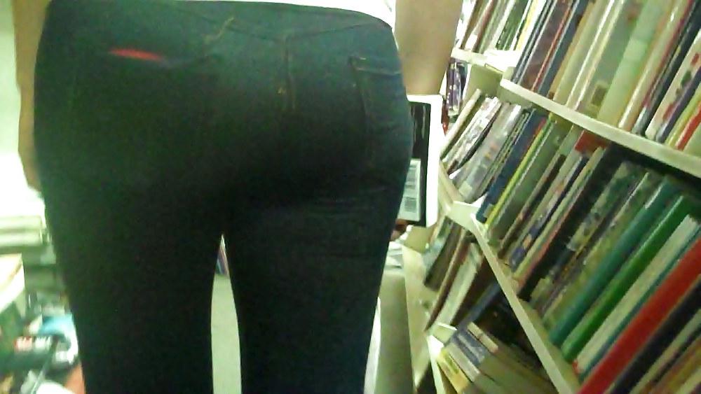 25P Public butts and ass in tight jeans