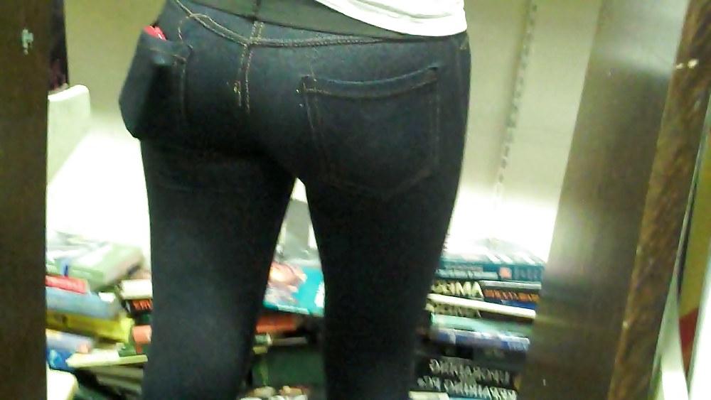 25P Public butts and ass in tight jeans