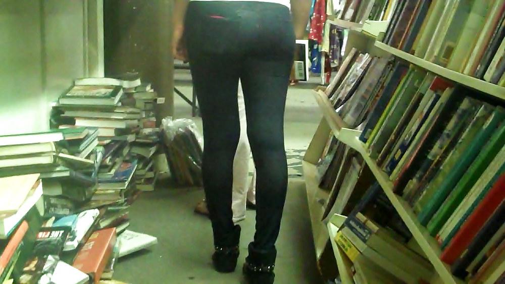 25P Public butts and ass in tight jeans