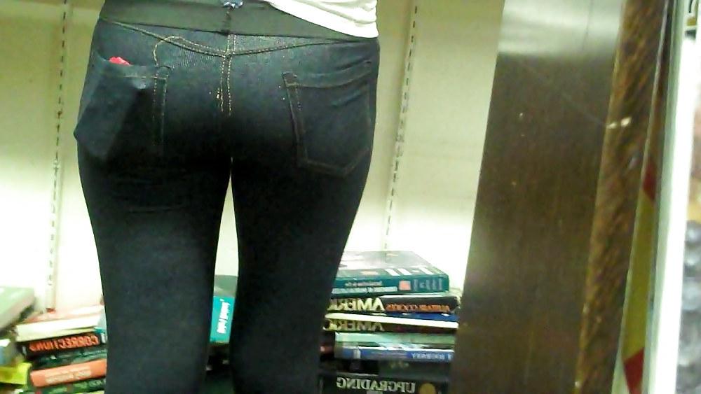 25P Public butts and ass in tight jeans