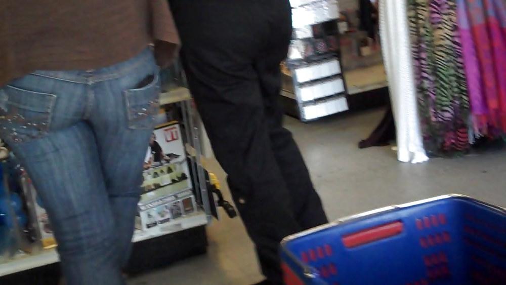 25P Public butts and ass in tight jeans
