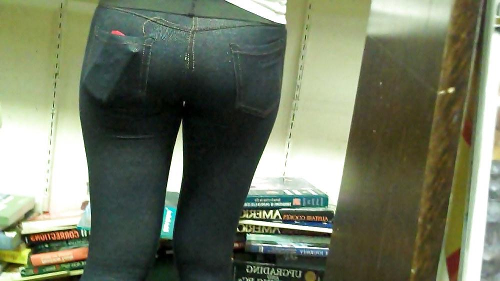 25P Public butts and ass in tight jeans