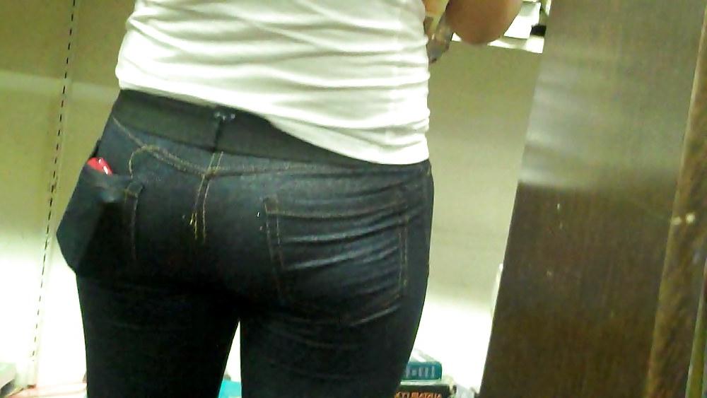25P Public butts and ass in tight jeans