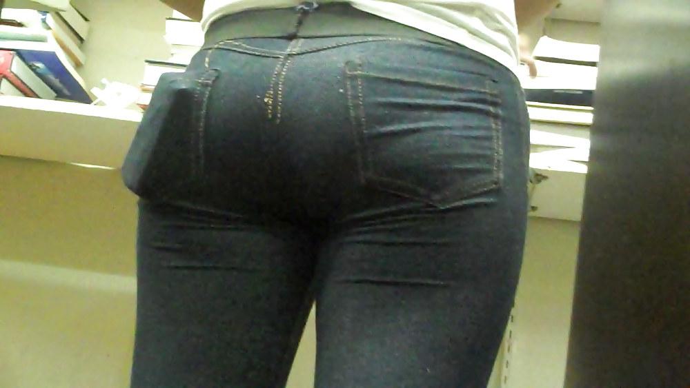 25P Public butts and ass in tight jeans