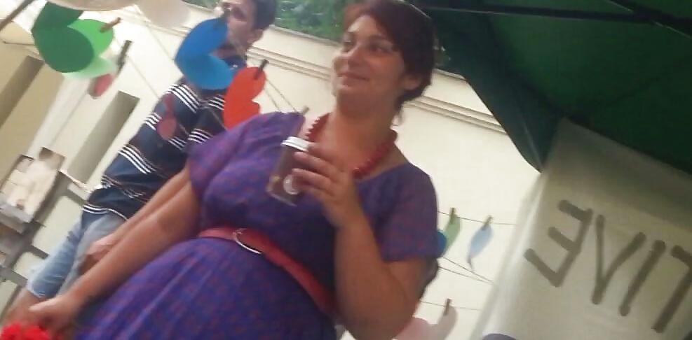 25P Spy sexy mature face, feet and bust romanian
