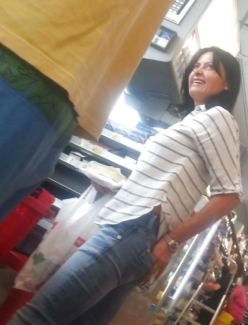 25P Spy sexy mature face, feet and bust romanian