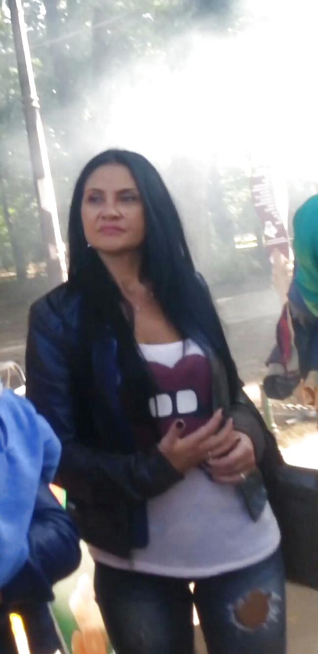 25P Spy sexy mature face, feet and bust romanian