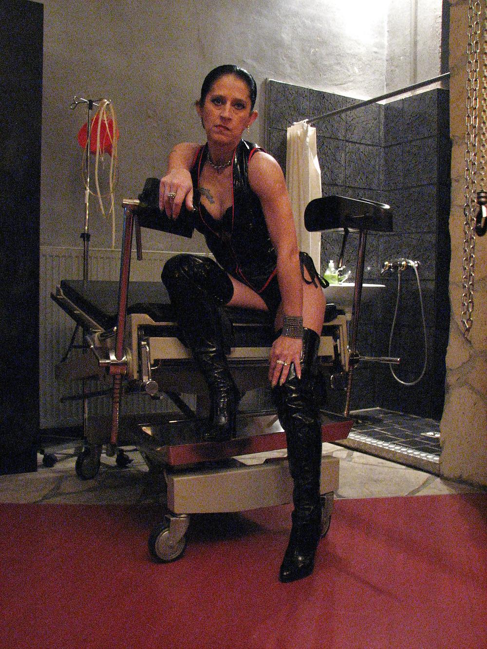 12P Domina Natascha