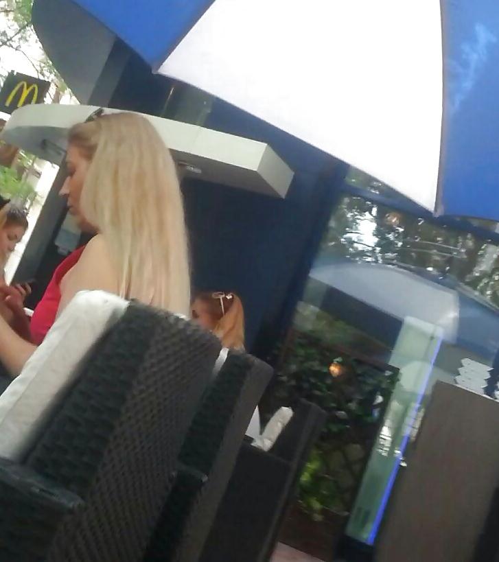 25P Spy sexy women in restaurant romanian