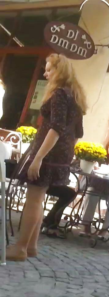 25P Spy sexy women in restaurant romanian