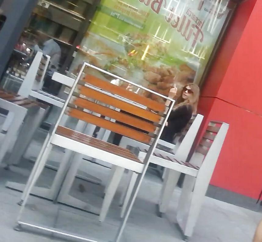 25P Spy sexy women in restaurant romanian