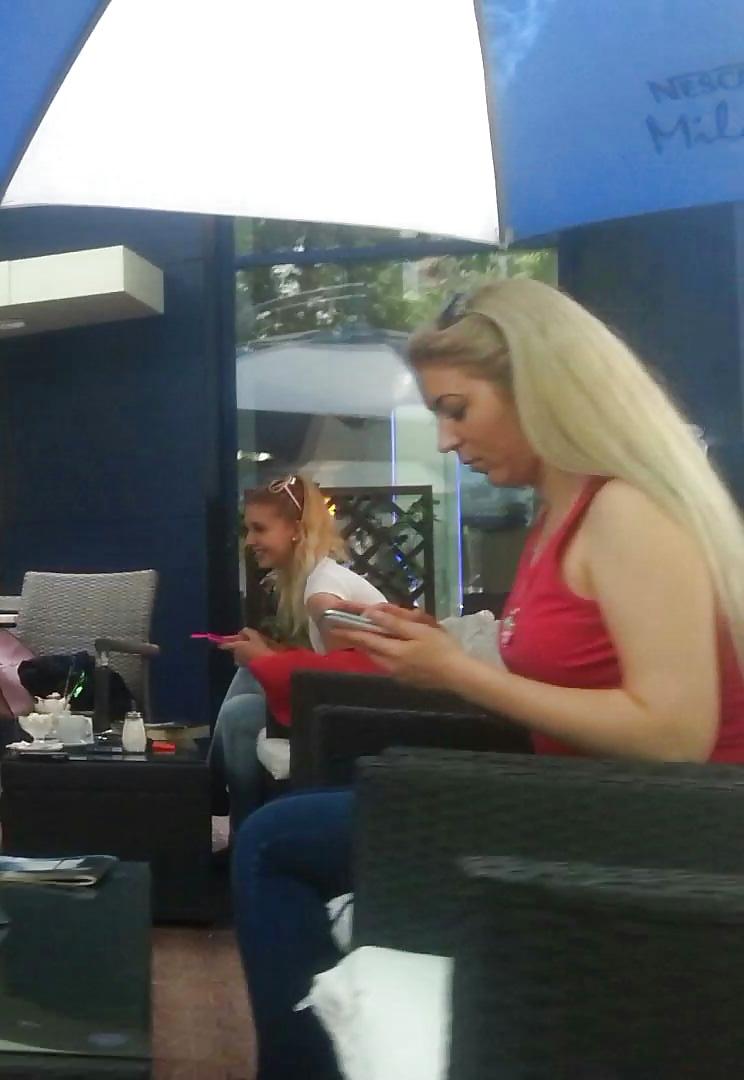 25P Spy sexy women in restaurant romanian