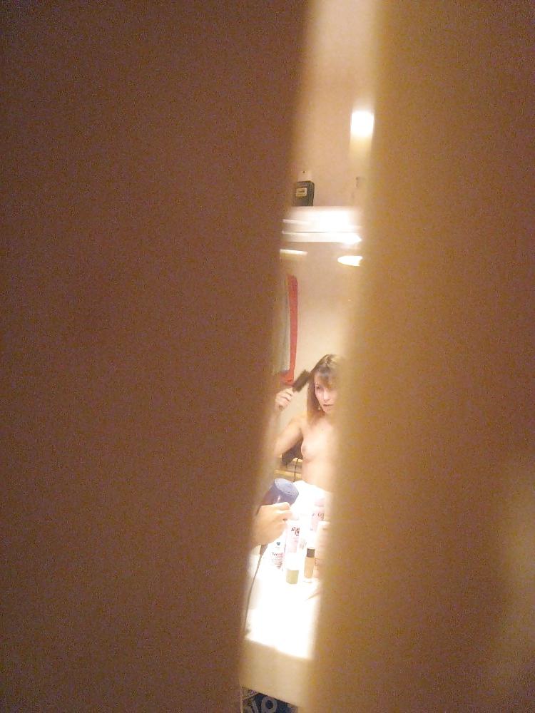 4P Au matin a l'hotel, lucille se prepare...