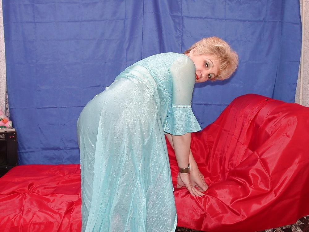 14P Hot mom in pantyhose