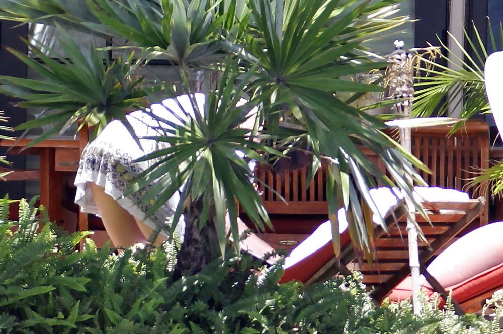 14P Katy Perry at her Hotel in Miami