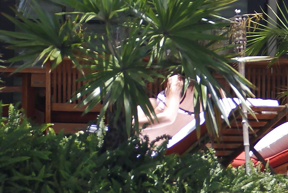14P Katy Perry at her Hotel in Miami