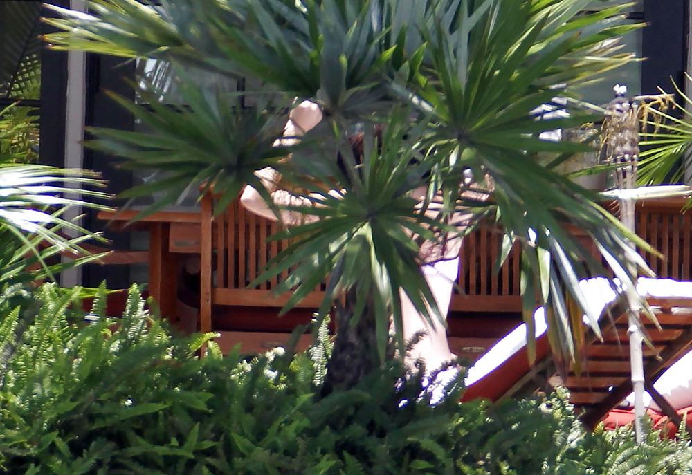 14P Katy Perry at her Hotel in Miami