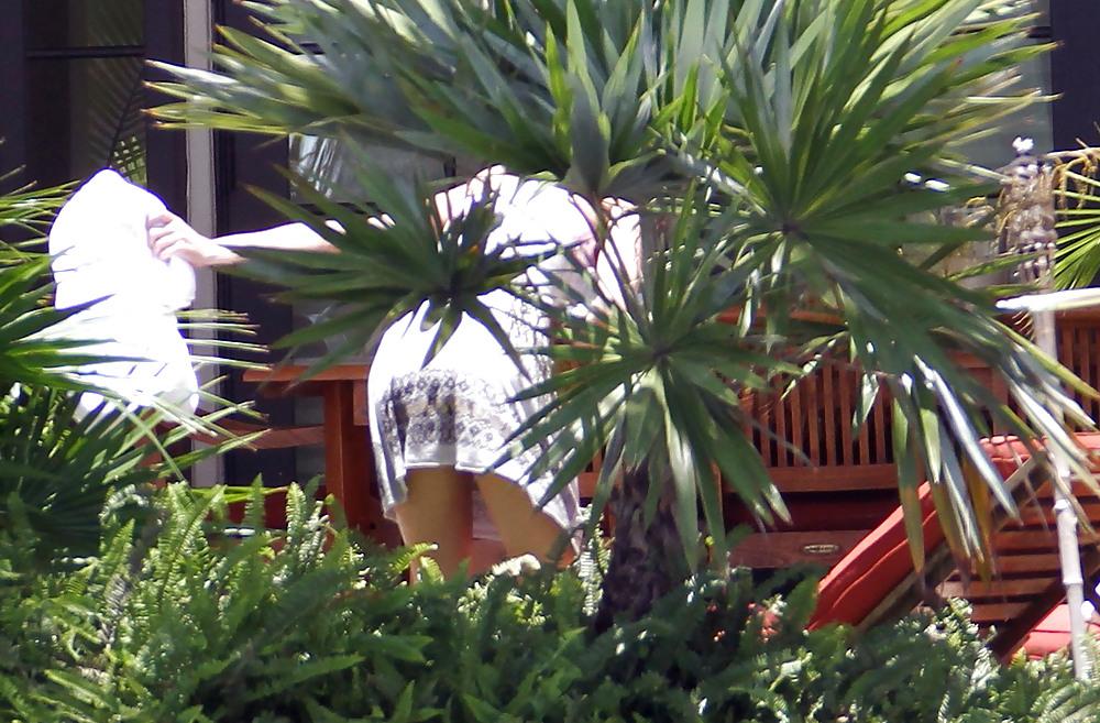 14P Katy Perry at her Hotel in Miami