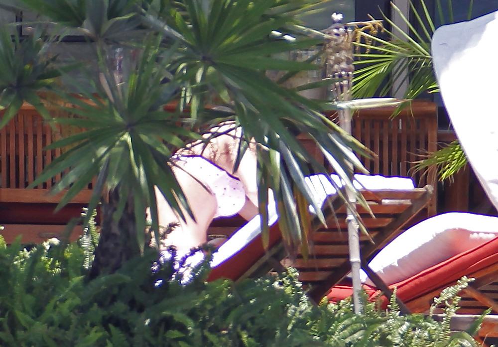 14P Katy Perry at her Hotel in Miami