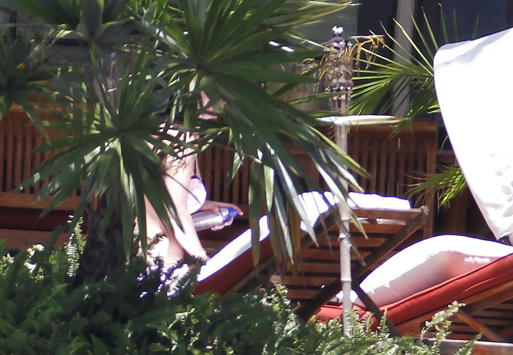 14P Katy Perry at her Hotel in Miami