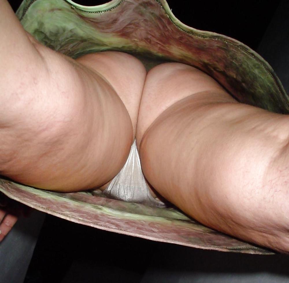 25P Candid upskirt amateur