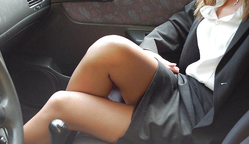 25P Amateur lady lunch date in car