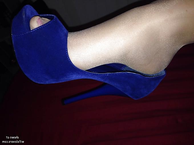 25P Some heels,shoe dangling