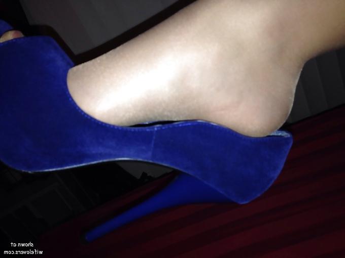 25P Some heels,shoe dangling
