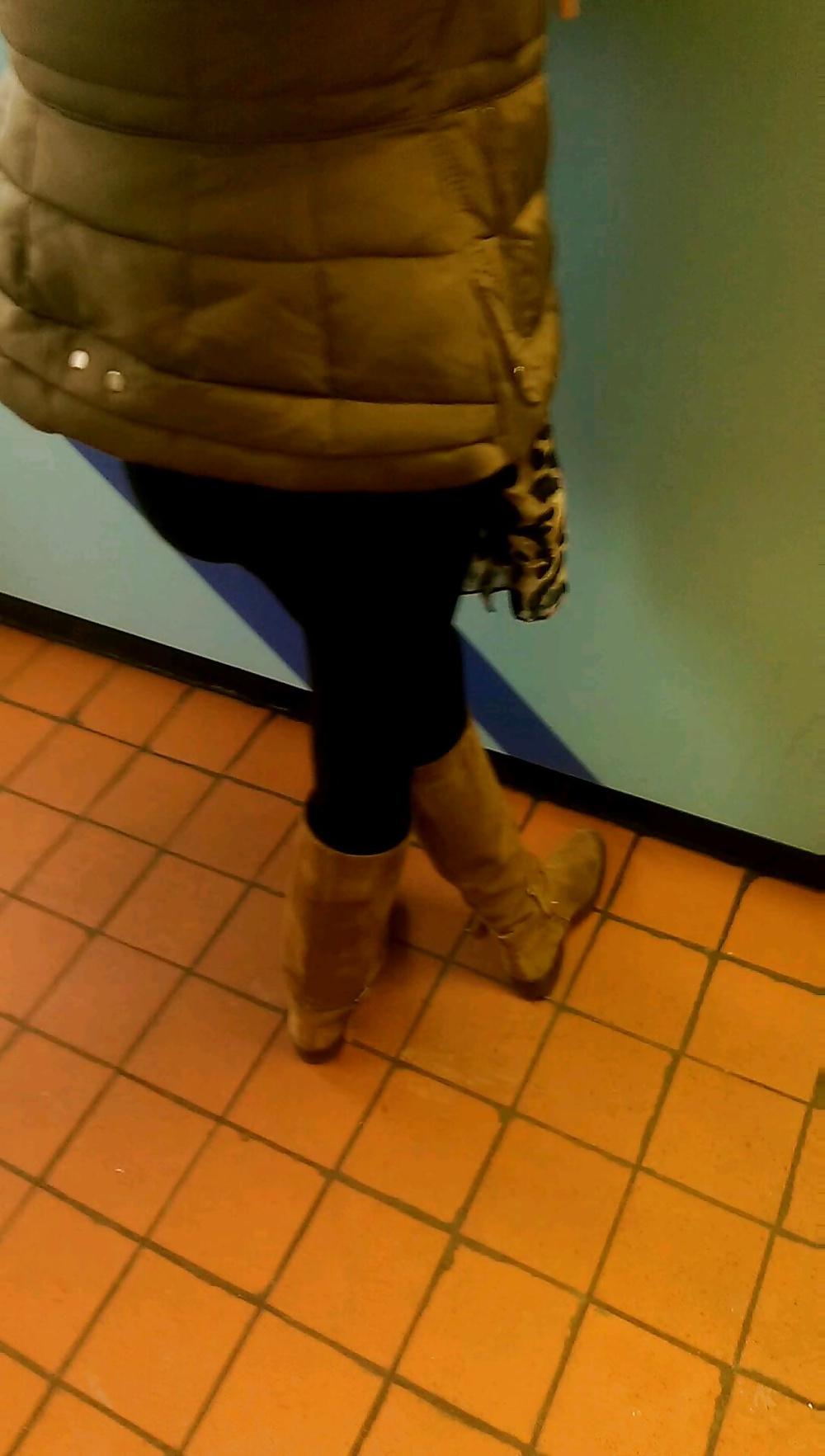 23P Hot Blonde Milf Yoga pants 