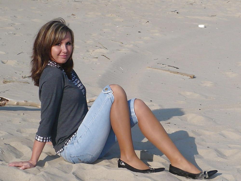 25P Jeans over Pantyhose skintight jeans over sheer tights