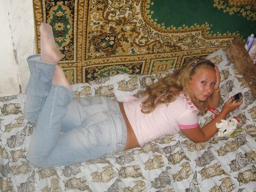 25P Jeans over Pantyhose skintight jeans over sheer tights