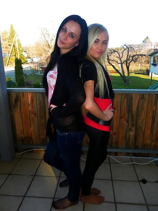 25P Jeans over Pantyhose skintight jeans over sheer tights