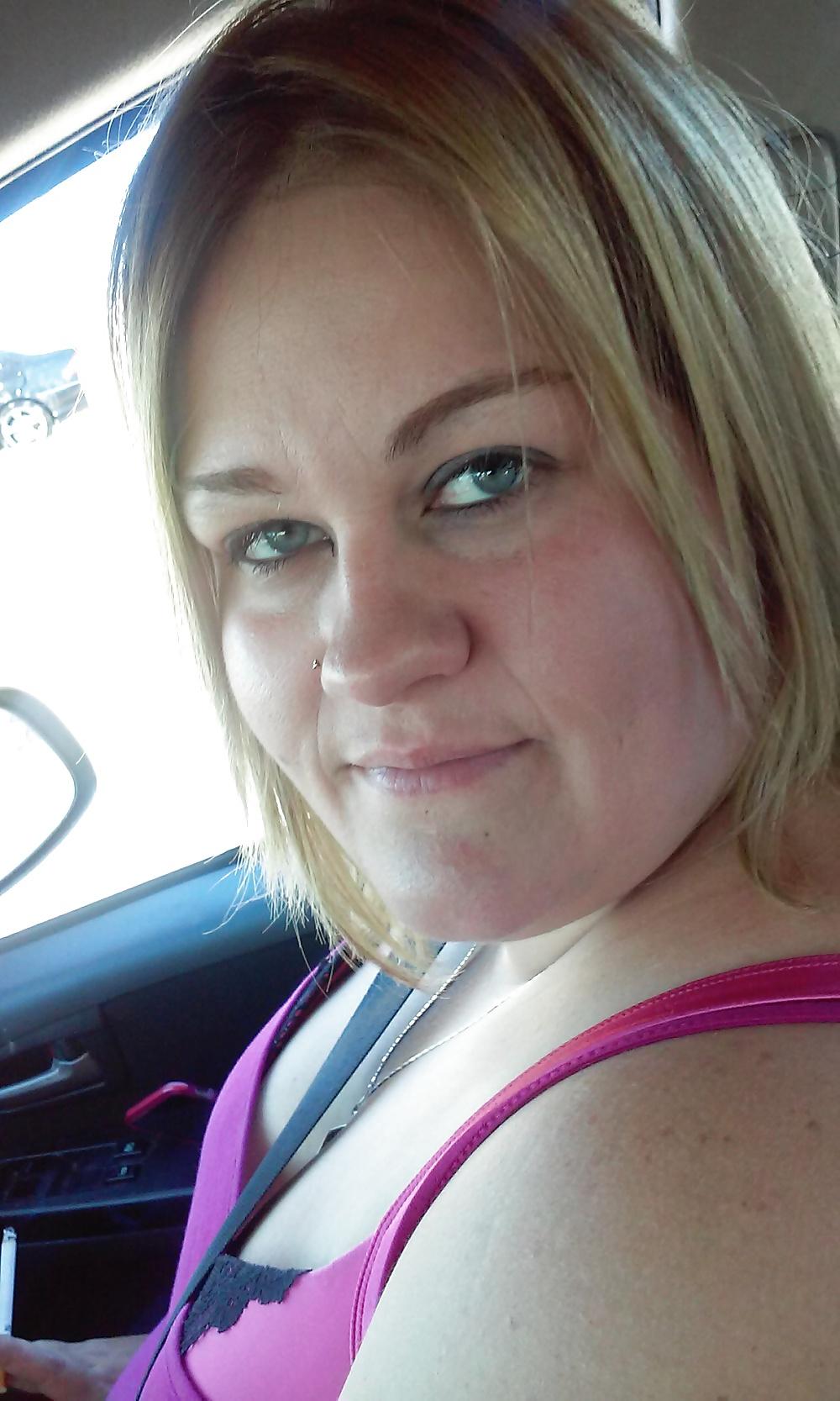 7P Hot blond in her car