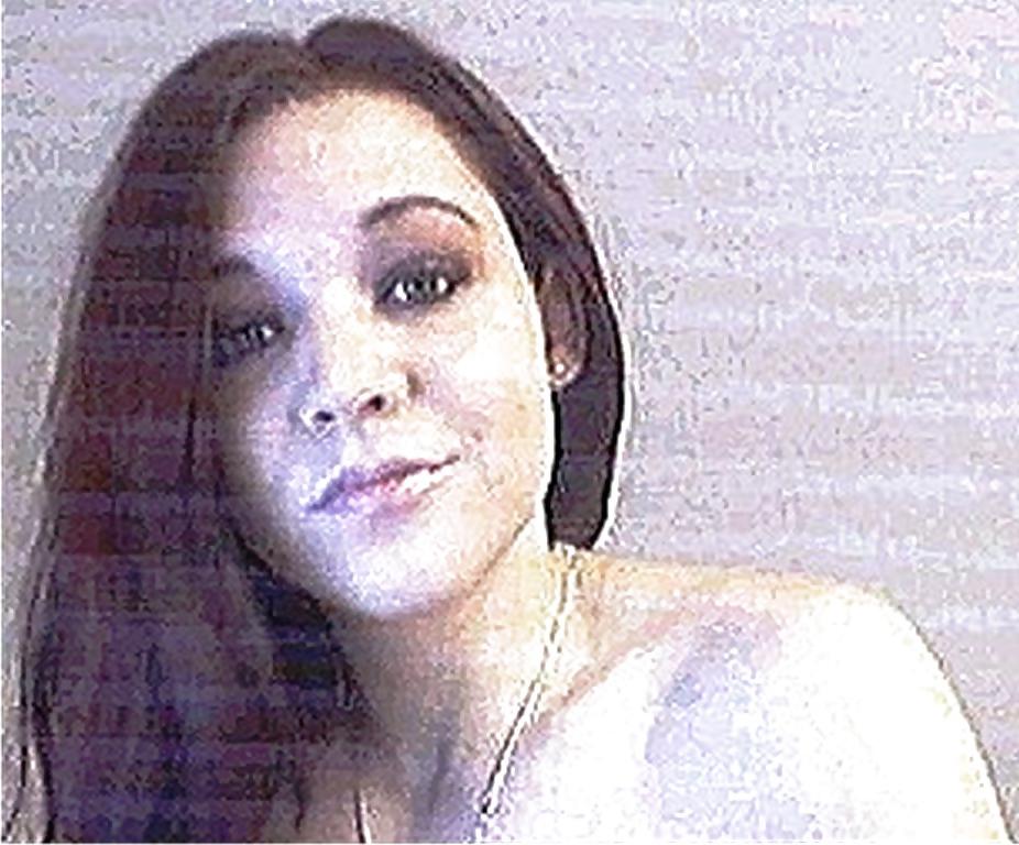 25P Hot and sexy German Teengirl likes posing on Cam